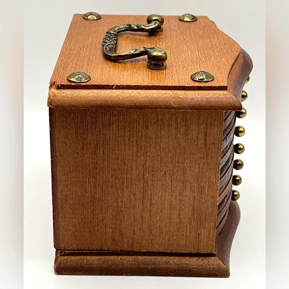 Vintage Chest Box w/Metal Handle 8 Wood Cork Coasters 5x3.5x4 in